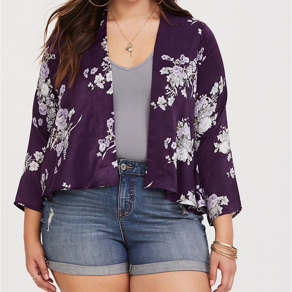 TORRID PURPLE FLORAL SATIN KIMONO SIZE 1/2